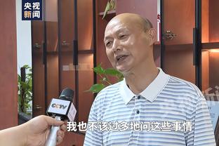 动作一样吗？对比一下维尼修斯锁喉染黄和罗德里锁喉染红？