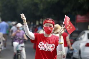 雨天火气大！梅州vs西海岸两队爆发大规模冲突！阿兰染黄！